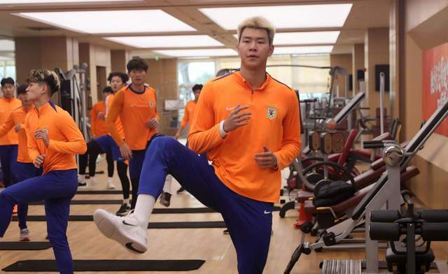 Kaiyun-依木兰+陈泽仕双线报名，彭啸只踢中超 泰山又1老将离队 转投中冠